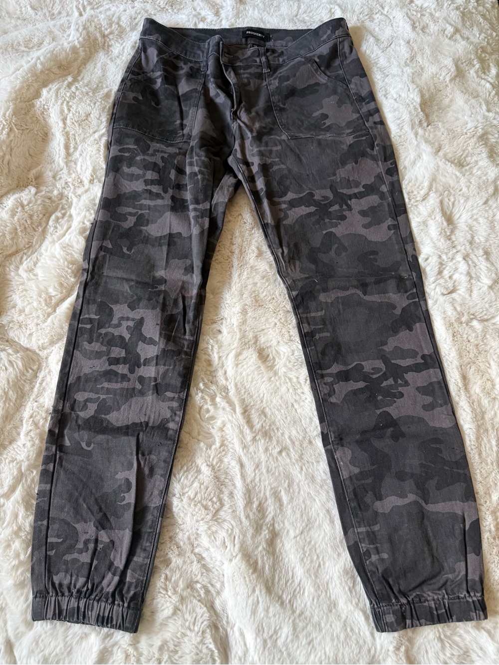 Gray & Black Camo Jogger Pants - Size Large